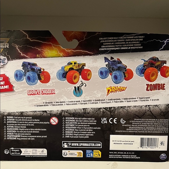 Monster Jam - 2025 Fire & Ice Split Series - Grave Digger vs Whiplash 1:64 Scale - Picture 2 of 4